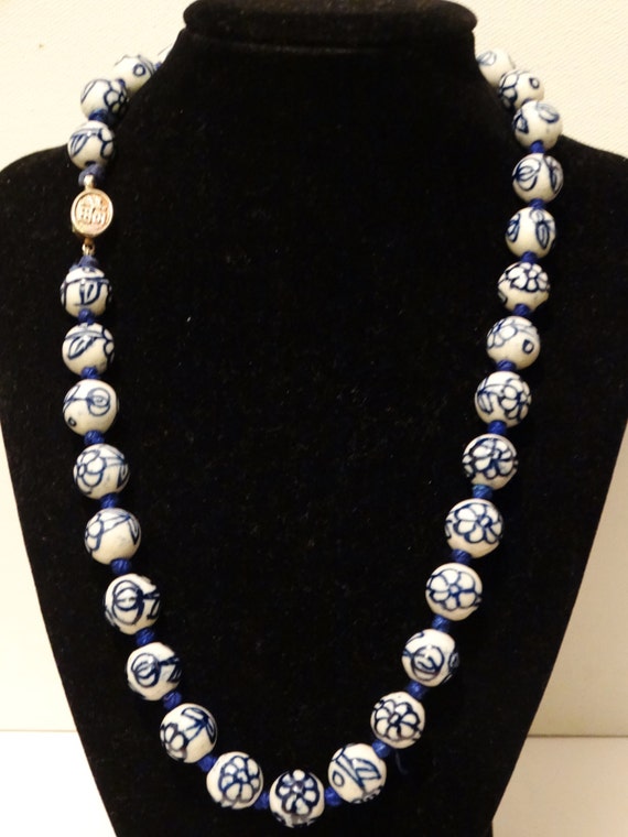Chinese Hand painted Porcelain Beaded Necklace. - image 2
