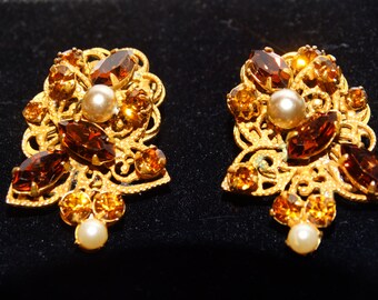 Gold Tone Rhinestone Pearl Clip-on Earrings.