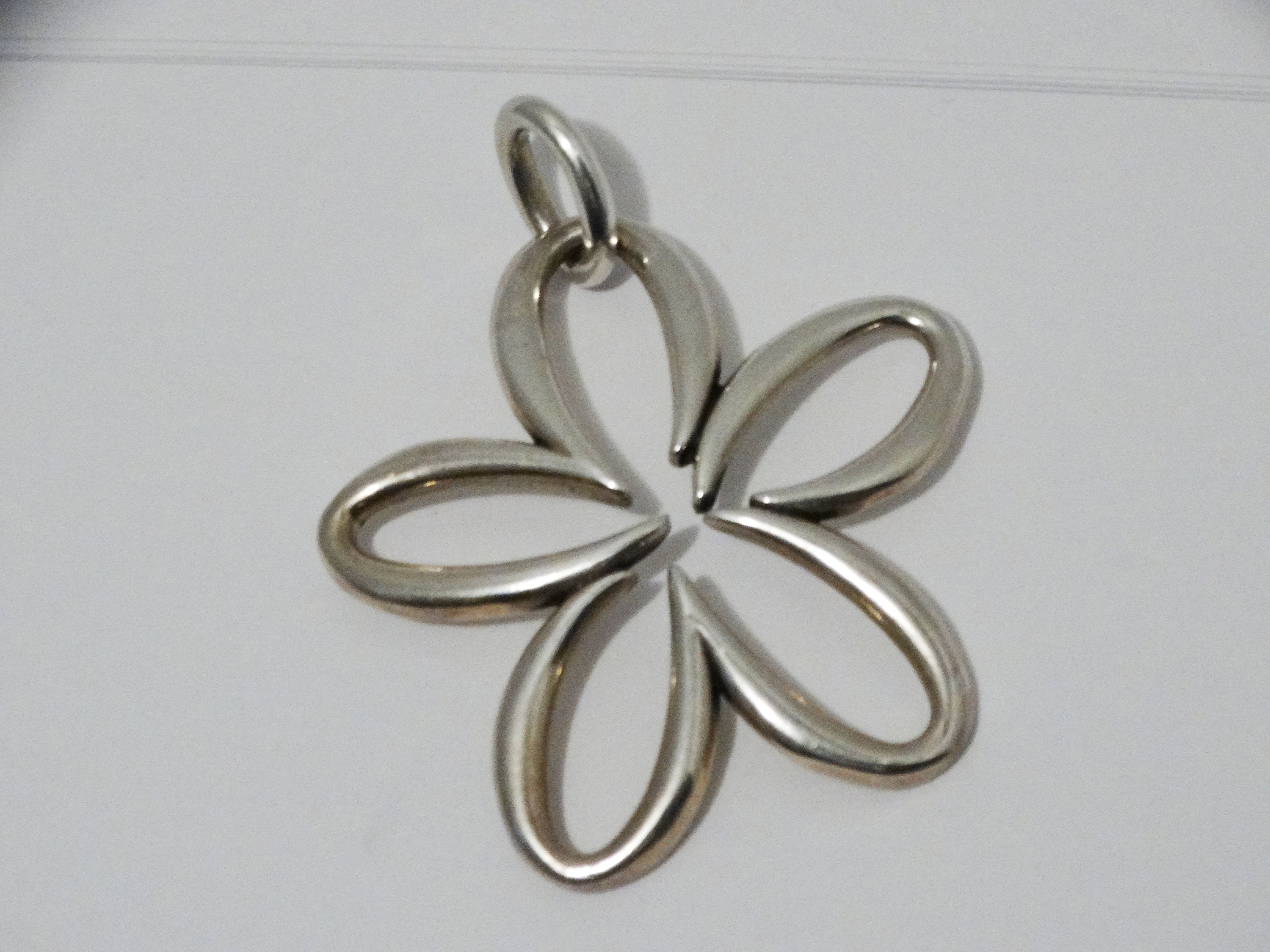 Super RARE James Avery Sterling Silver Flower Pendant