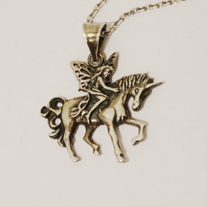 RARE collier fée en argent sterling sur un cheval licorne.