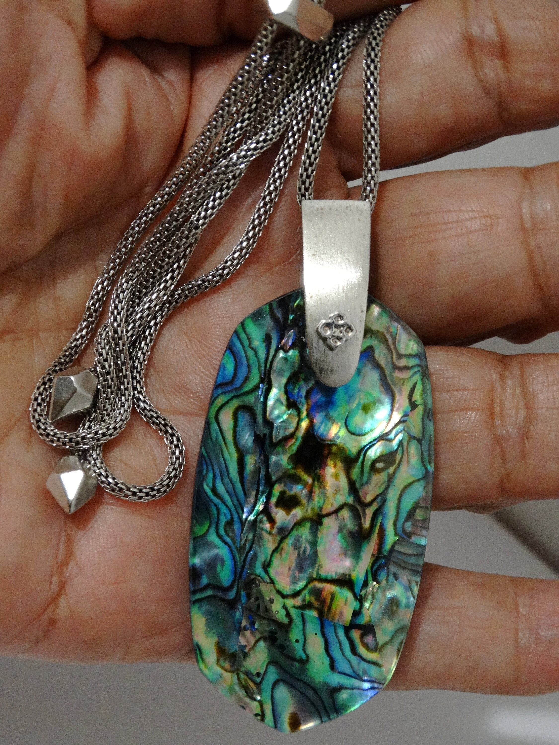 Kendra Scott Silver Tone Necklace.