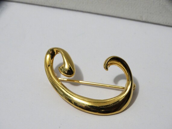 Anne Klein Gold Tone brooch. - image 3