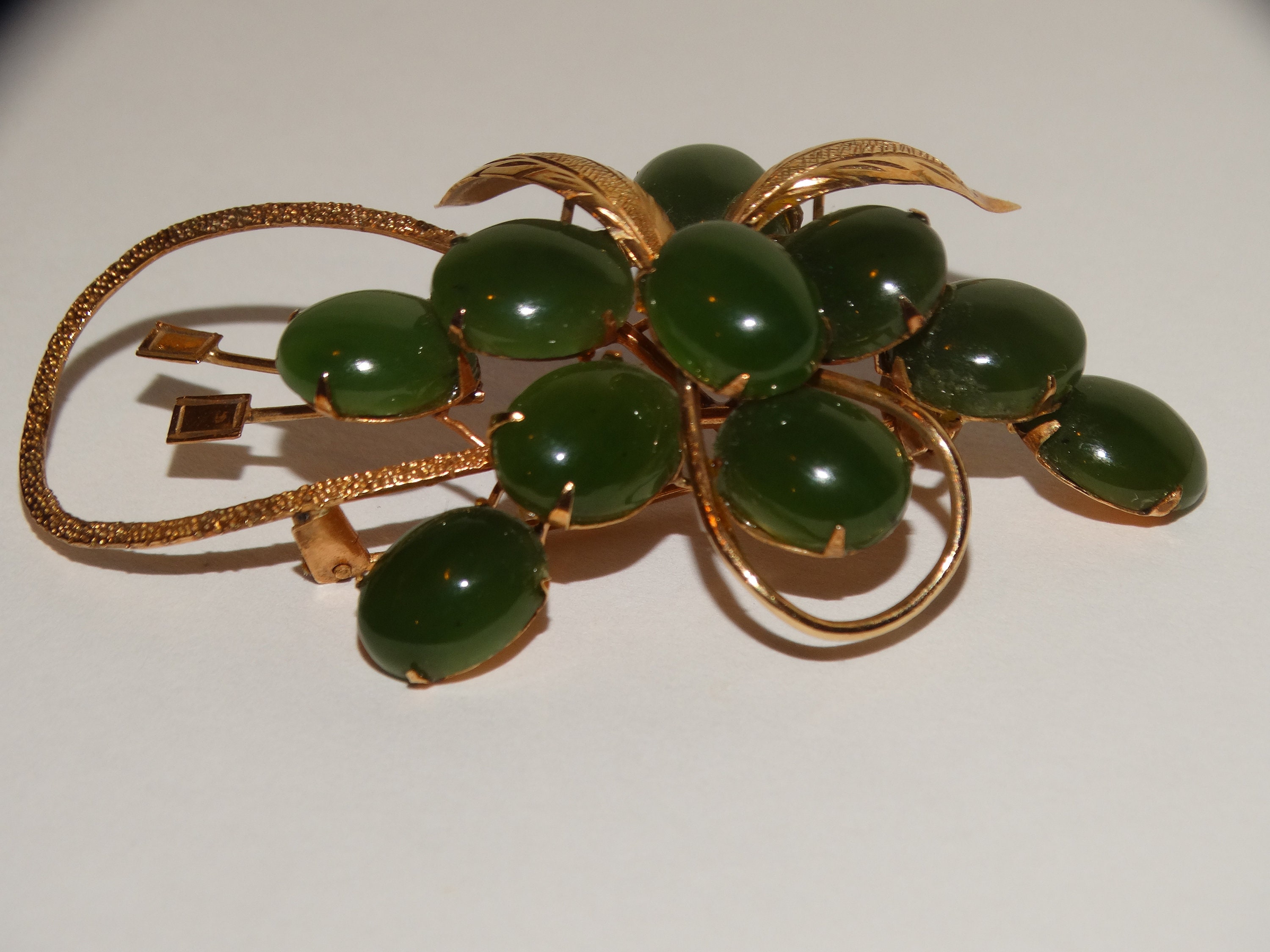 Jade brooch shop