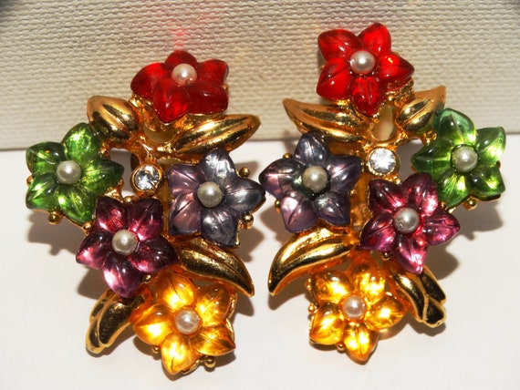 Gorgeous Gold Tone Flower Earrings. - image 2