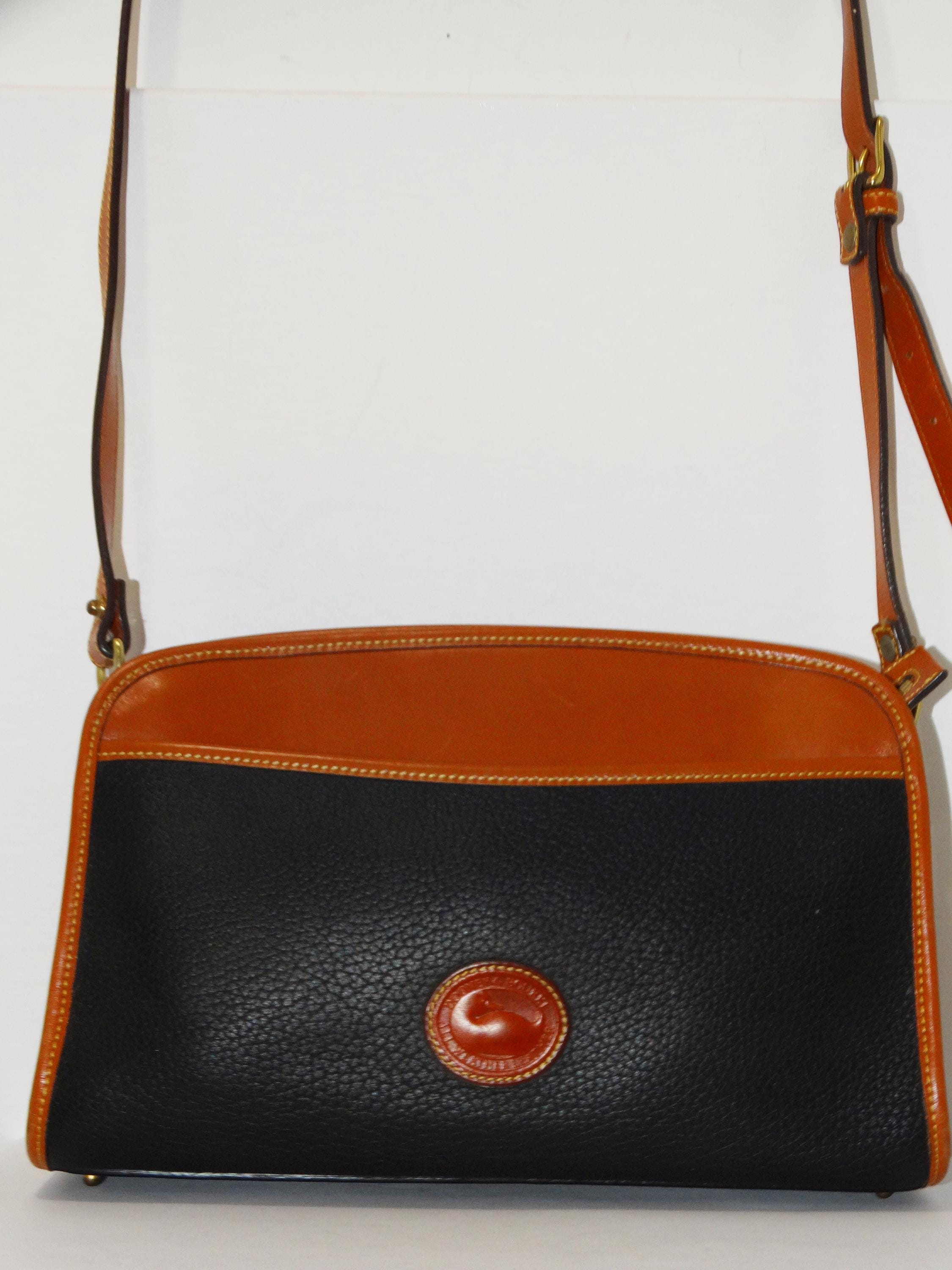 Dooney & Bourke オールウェザー ショルダーバッグ USA製 Dooney & Bourke オールウェザーレザーショルダーバッグ。 - Etsy 日本