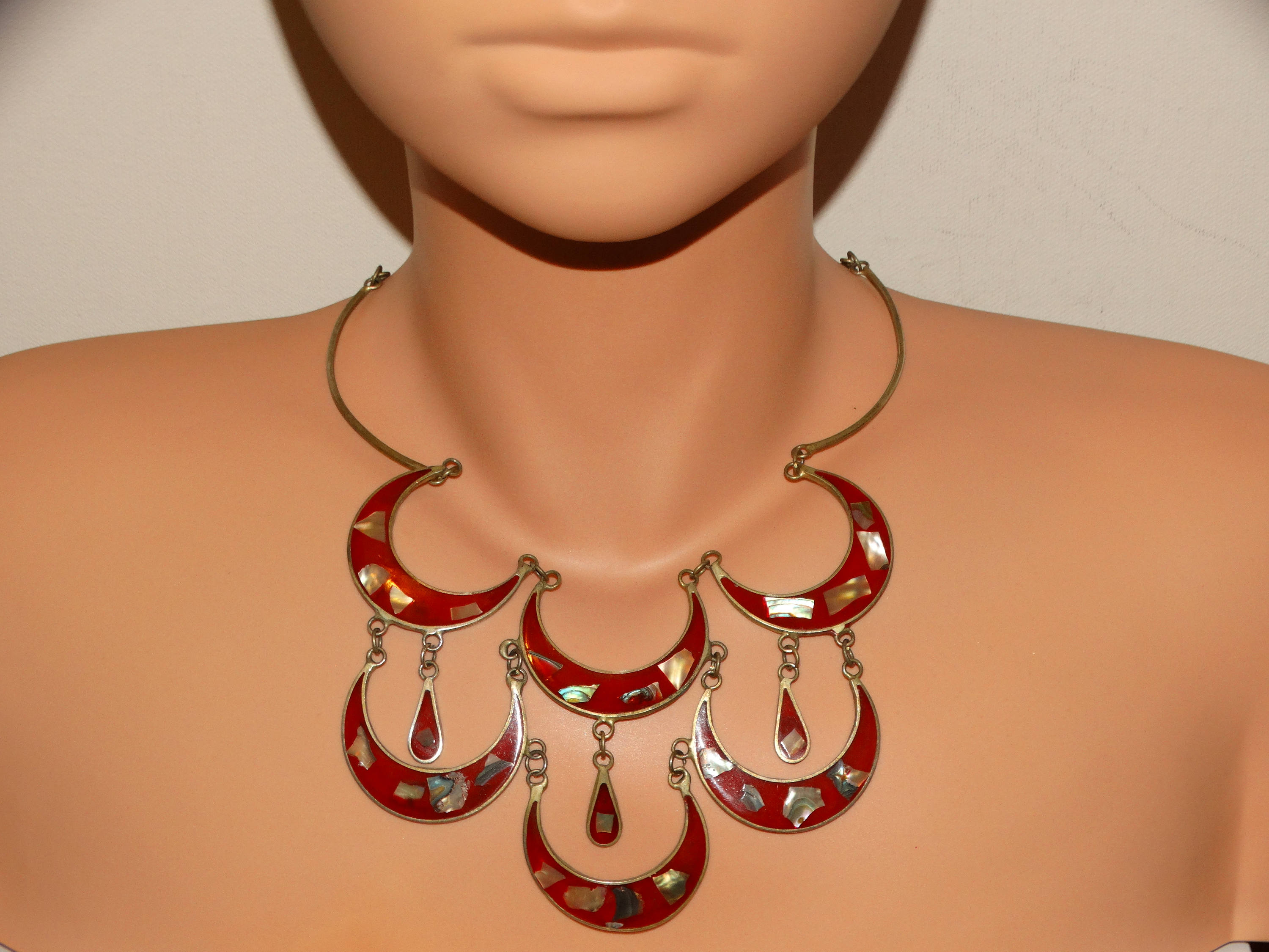 Mexico Alpaca Silver Red Inlaid Abalone Scalloped 15