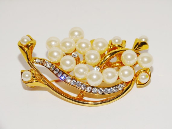 Gold Tone Large Pearl Brooch. - image 1