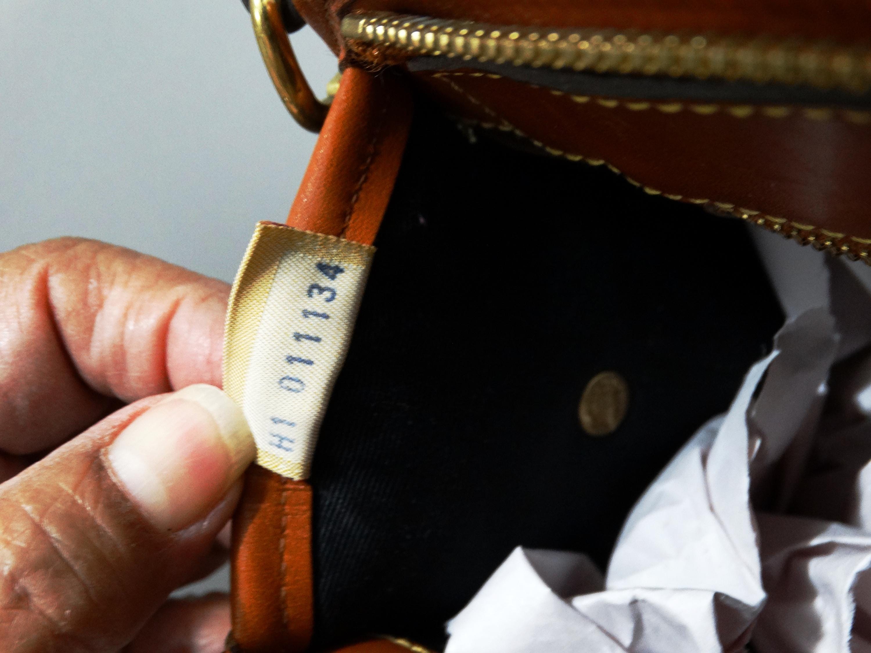 Dooney & Bourke オールウェザーレザーショルダーバッグ。 - Etsy 日本