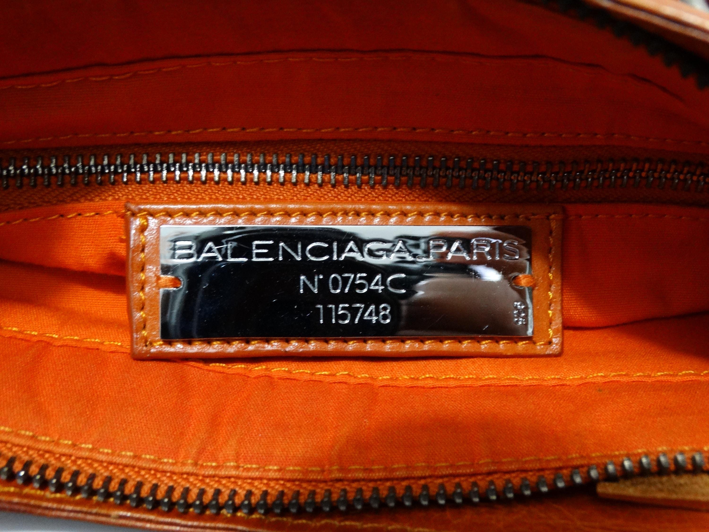 BALENCIAGA オレンジ レザーケース バレンシアガ iPhoneケース 17 レザー balenciaga iphone17pro