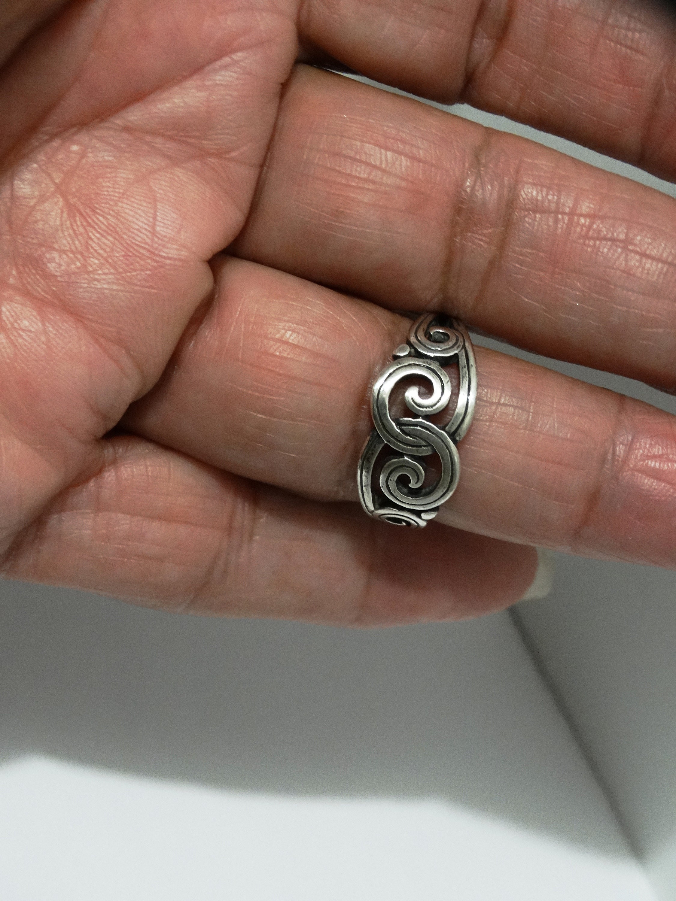 Sterling Silver Swirl Detail Point Ring