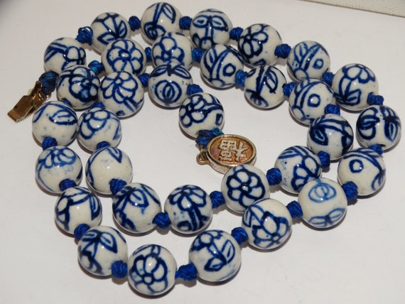 Chinese Hand painted Porcelain Beaded Necklace. - image 3