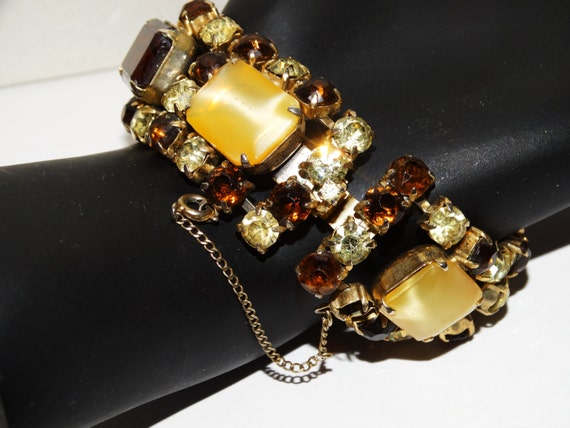 Gold Tone Rhinestone 8" 62 grams Bracelet.