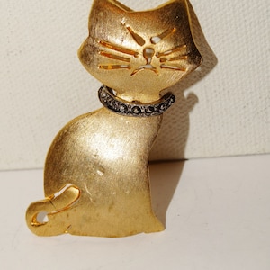 Gold Tone Ultra Craft Signed Cat Brooch.
