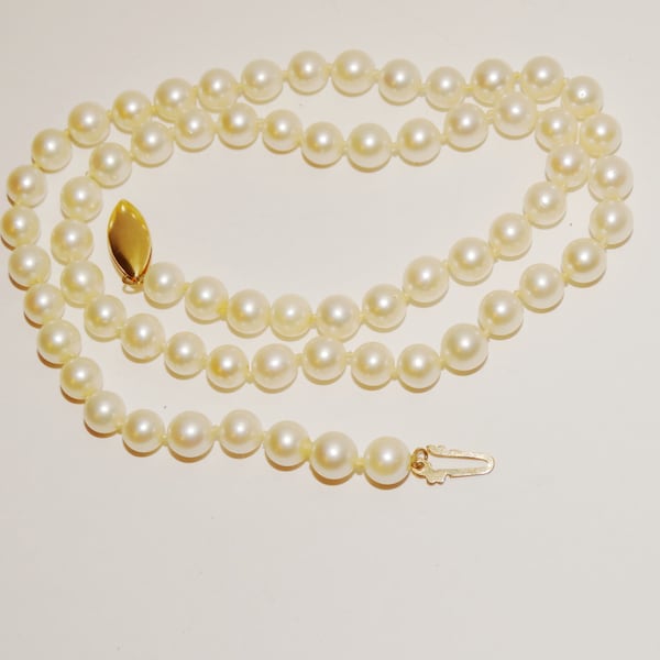 14k Yellow Gold 18" Akoya Saltwater Pearl Necklace.