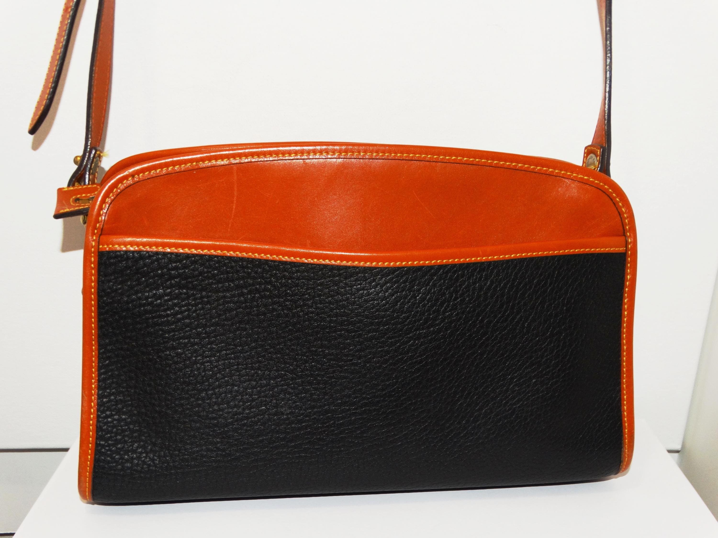 Dooney & Bourke オールウェザーレザーショルダーバッグ。 - Etsy 日本