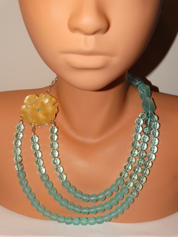 Blue Plastic/Lucite Triple Strand Beaded necklace. - image 4