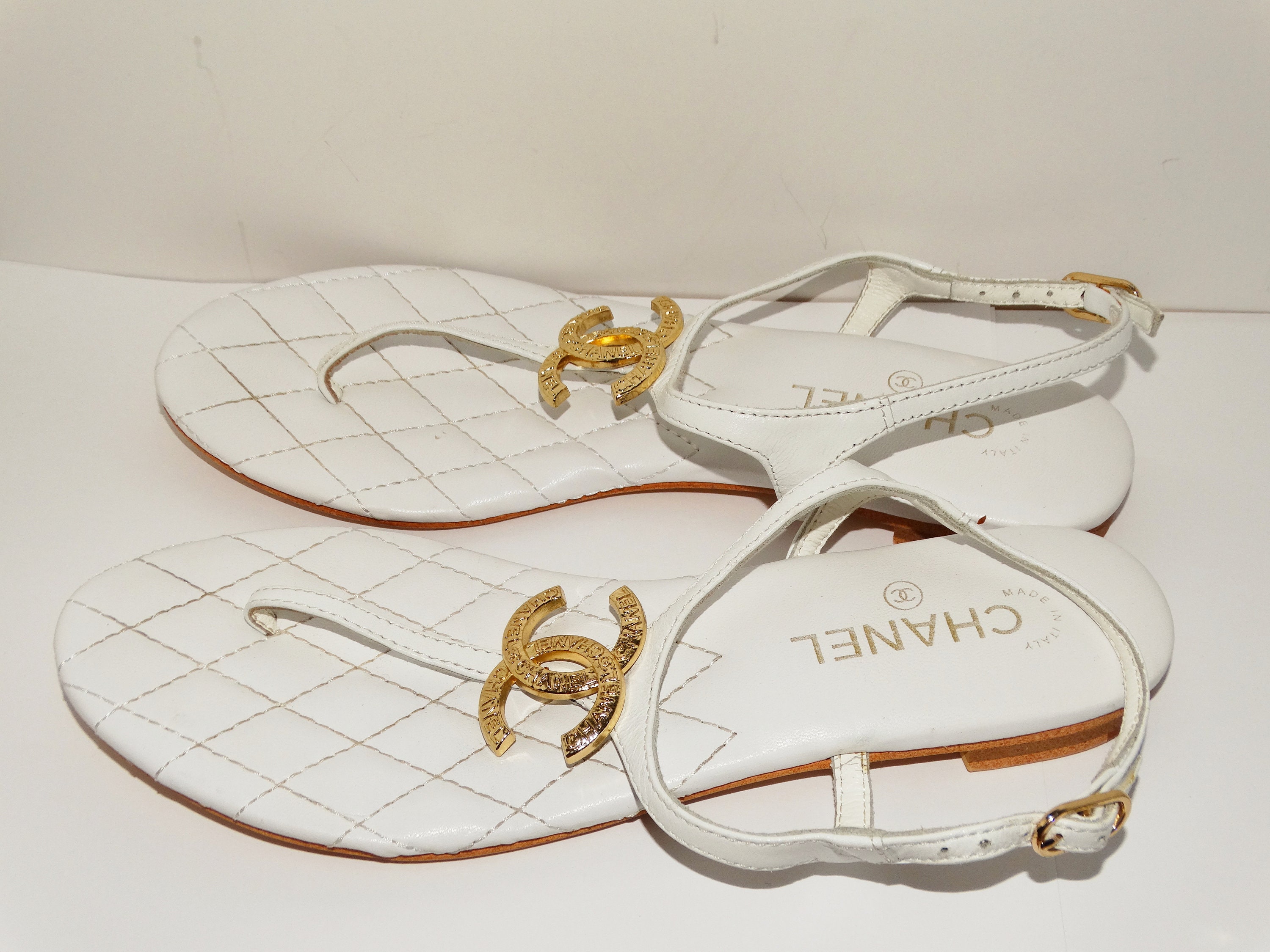 Chanel white thong sandals, CC logo Lambskin size 39-(9)