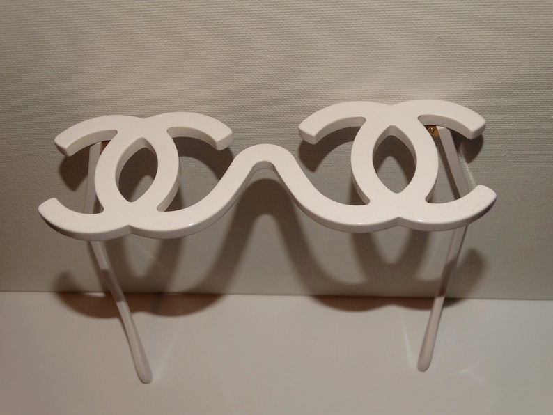 Authentic CHANEL White Runway SAMPLE Sunglasses 1994 Collectors. image 6