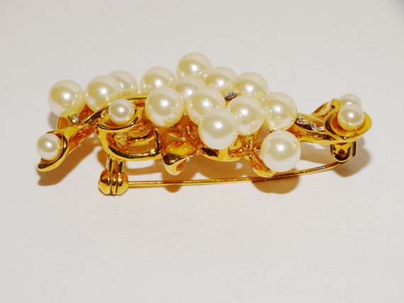 Gold Tone Large Pearl Brooch. - image 3