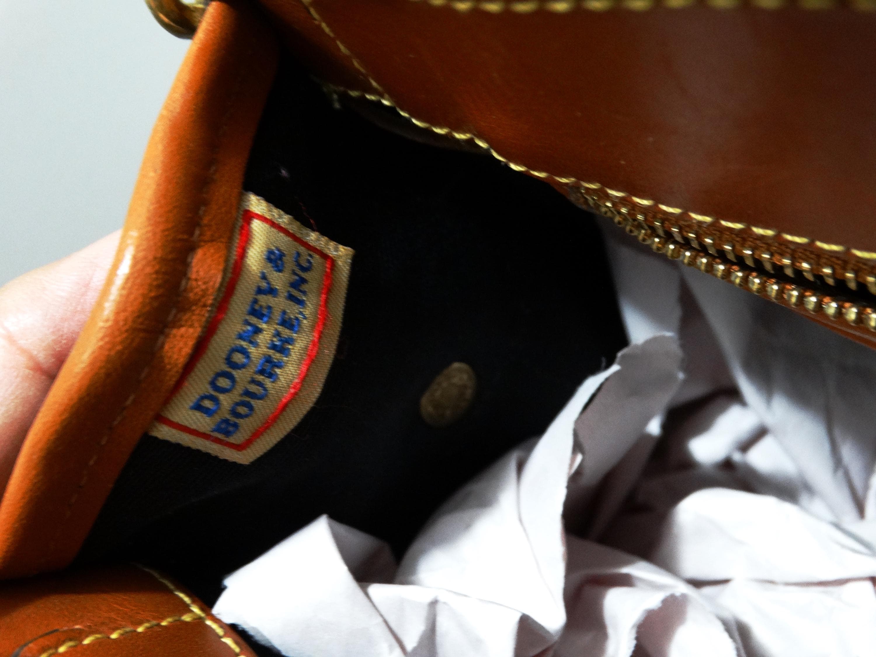 Dooney & Bourke オールウェザーレザーショルダーバッグ。 - Etsy 日本