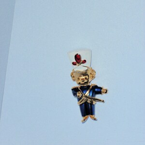 Broche Multicolor Tono Oro.
