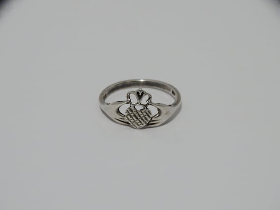 14k White Gold Claddagh Ring - image 5