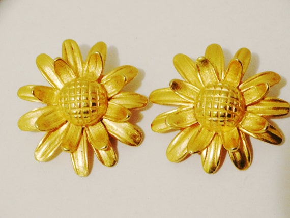 Vintage Gold Tone Custom Large Flower Earrings. - image 5