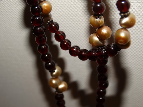 Sterling Silver Garnet & Pearl Beaded Necklace.