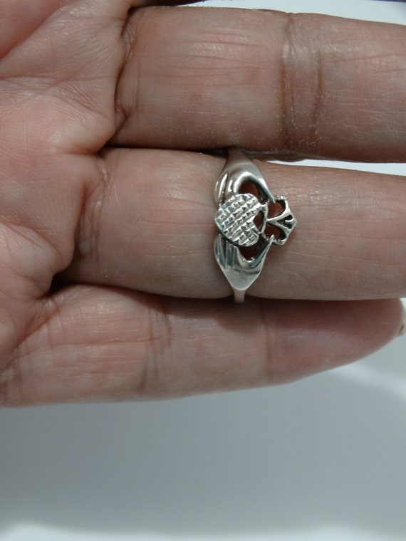 14k White Gold Claddagh Ring - image 10