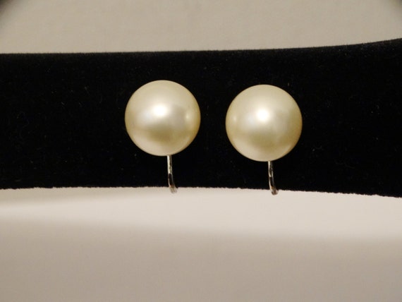 MARVELLA Signed 0.50"  Faux Pearl Screw Back Earr… - image 1