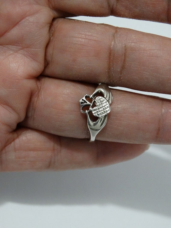 14k White Gold Claddagh Ring - image 9