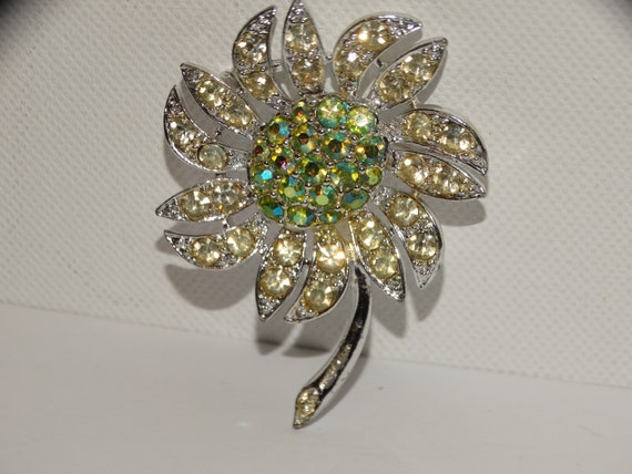 Sarah Coventry Gorgeous Flower Brooch/Pin. - image 1