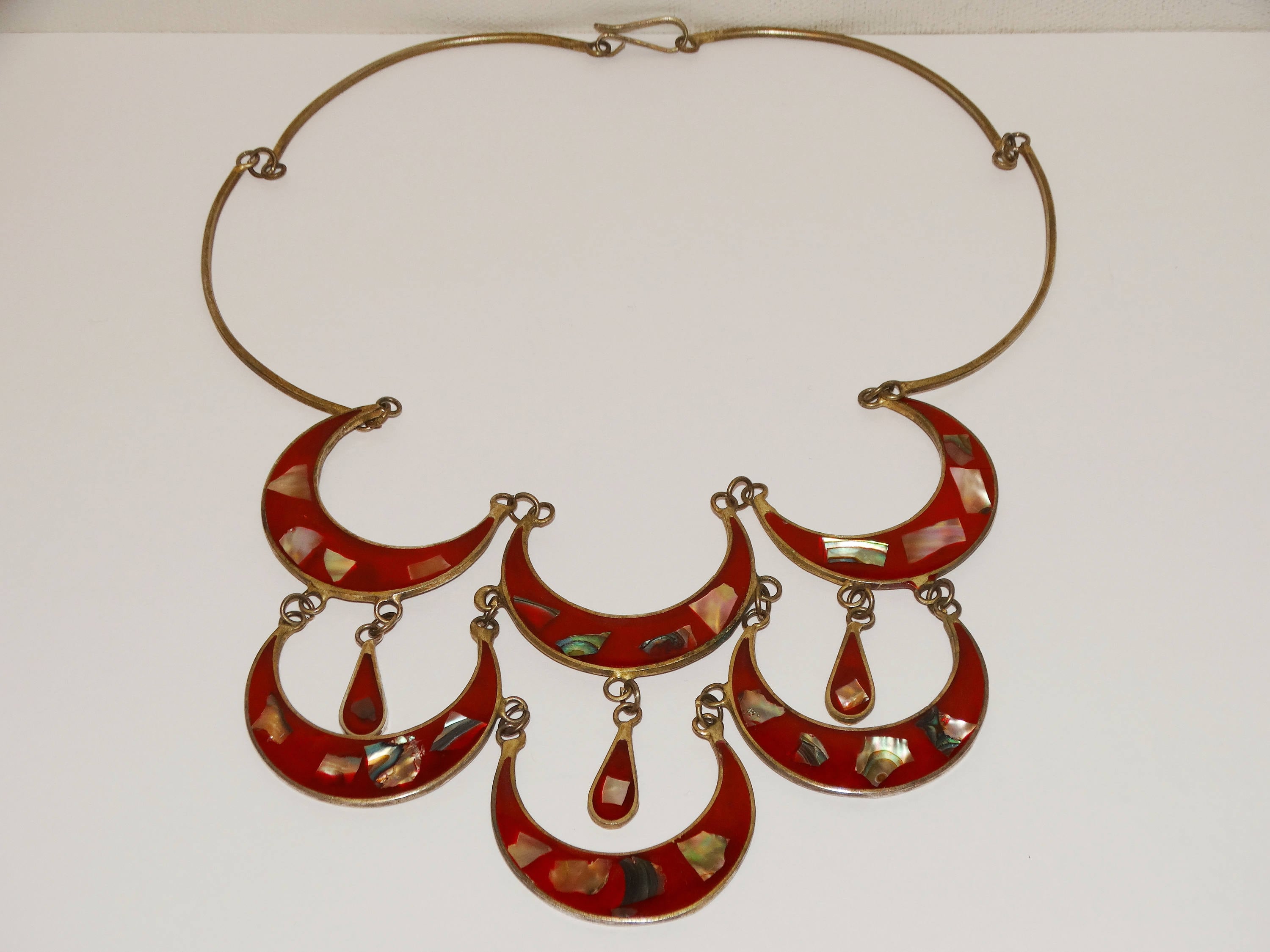 Mexico Alpaca Silver Red Inlaid Abalone Scalloped 15