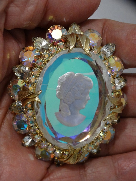 Gold Tone Crystal Cameo Brooch.