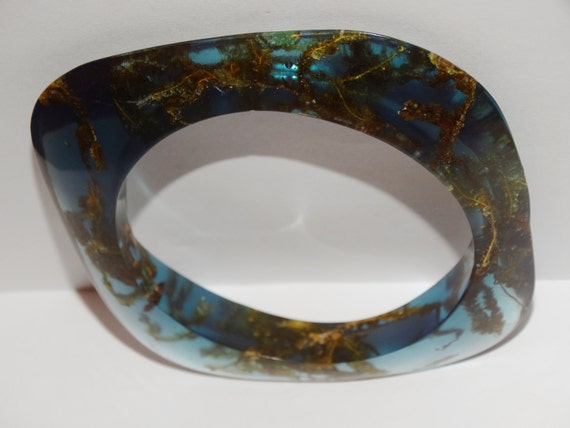 Bracelet Blue Lucite/Plastic Bangle. - image 3