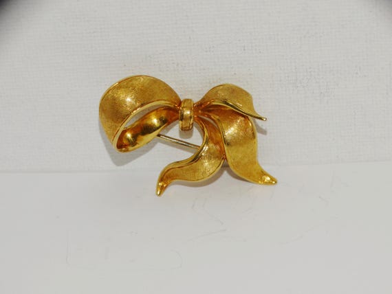 18k Solid Gold Bow Brooch. - image 3