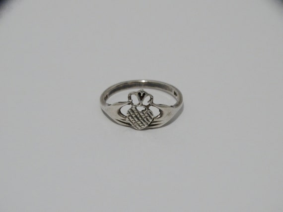 14k White Gold Claddagh Ring - image 2