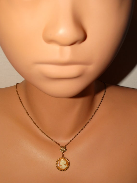 Gold Tone Lady Cameo Necklace.