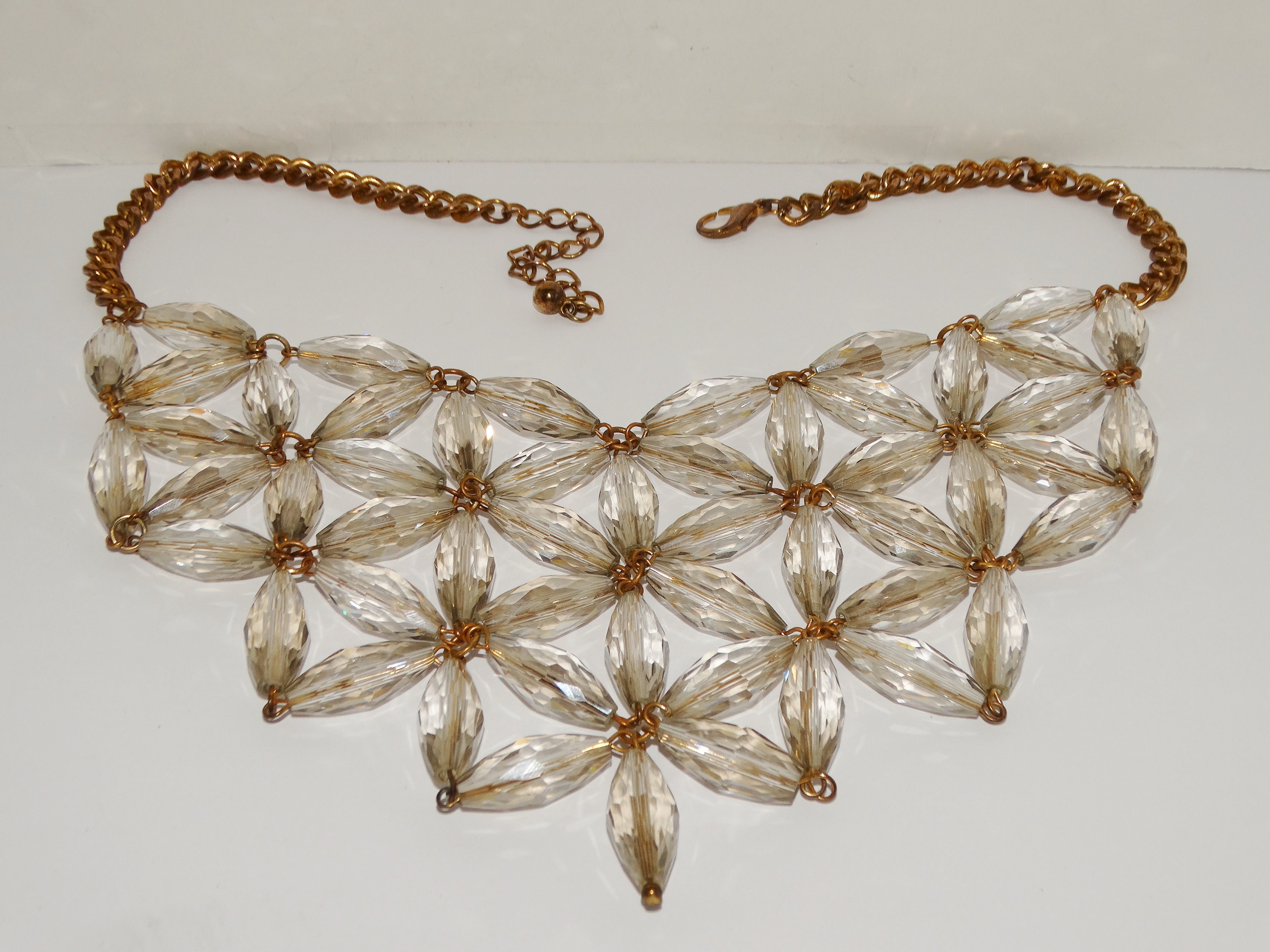 Pendentif Fleur Avec Pierres En Verre Facetté - Métal Doré - Multicolore