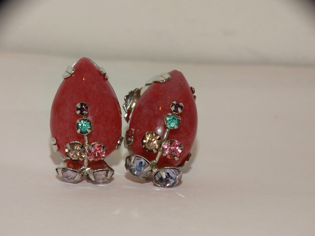 RARE Hattie Carnegie Large Pink Glass Stone Clip-on