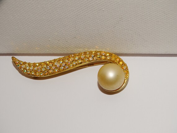 Gold Tone Yellow Rhinestone & Faux Pearl Brooch, - image 5