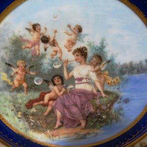 Plato de ensalada pintado a mano por Rosenthal, década de 1920.