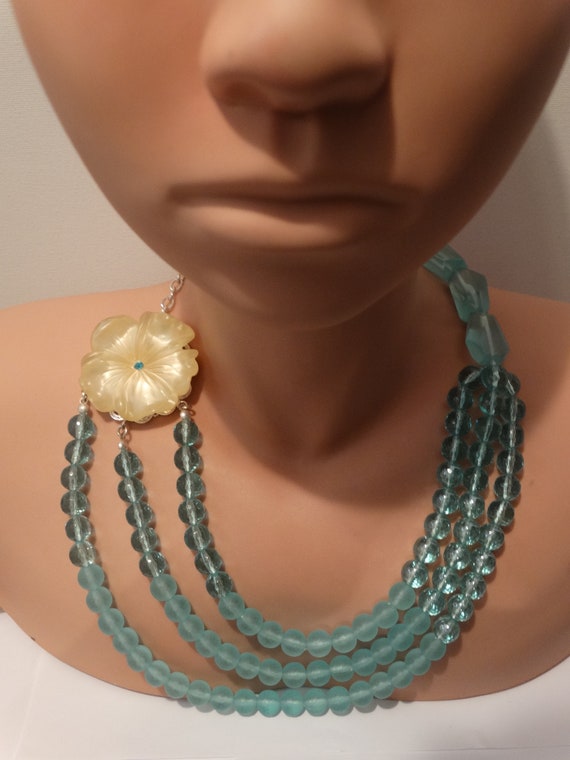 Blue Plastic/Lucite Triple Strand Beaded necklace. - image 9