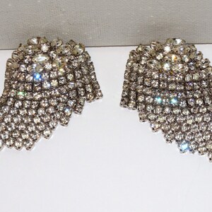 Silver Tone Metal Rhinestone Gorgeous Stud Earrings.