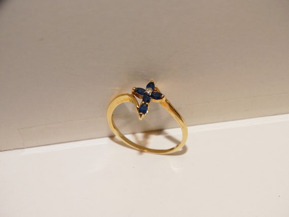 10k Gold Saphire & Diamond Ring. Size 7 - image 4