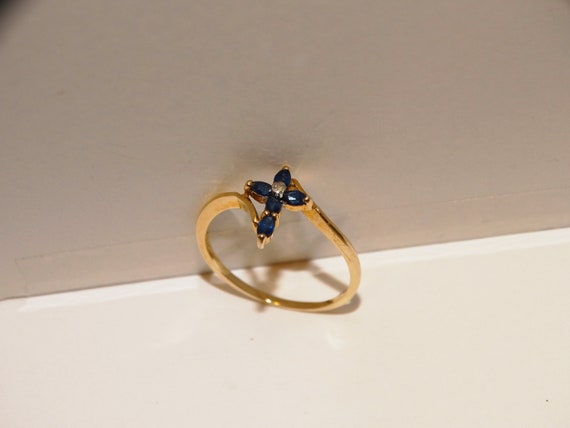 10k Gold Saphire & Diamond Ring. Size 7 - image 3