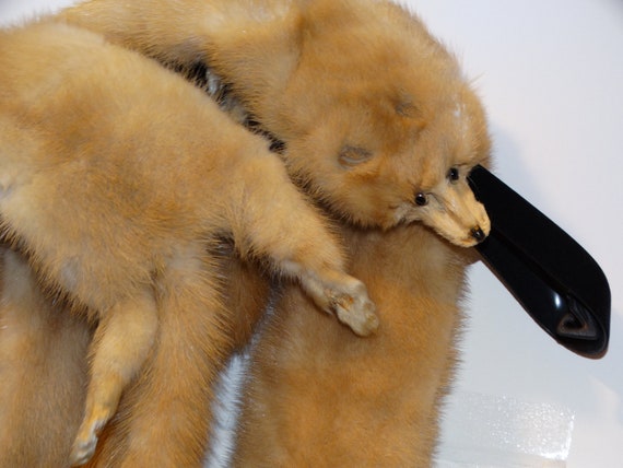 RARE Blond Genuine Mink Stole. - image 9