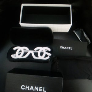 Authentic CHANEL White Runway SAMPLE Sunglasses 1994 Collectors. image 4