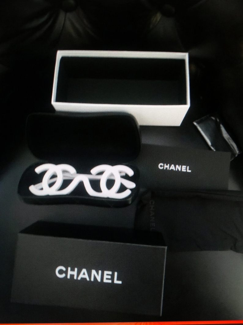 Authentic CHANEL White Runway SAMPLE Sunglasses 1994 Collectors. image 4