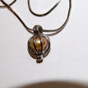 Silver Tone Costume Genuine Pearl Necklace.